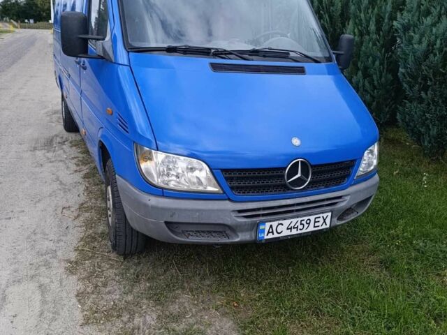 Синий Мерседес Sprinter, объемом двигателя 2.7 л и пробегом 400 тыс. км за 7432 $, фото 2 на Automoto.ua