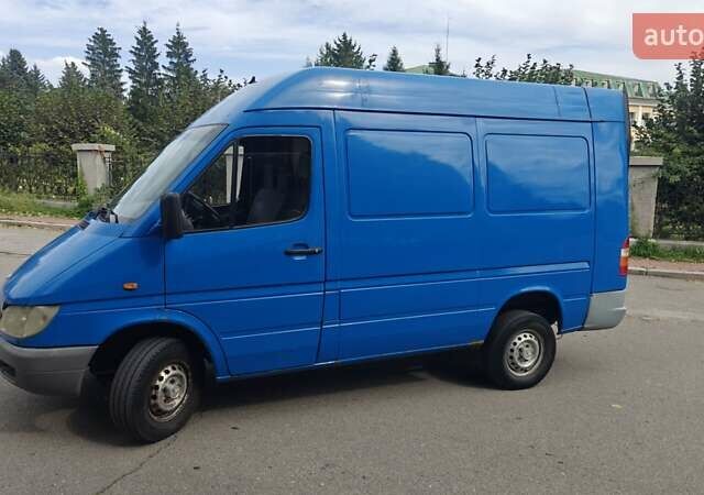 Синий Мерседес Sprinter, объемом двигателя 2.15 л и пробегом 663 тыс. км за 5300 $, фото 4 на Automoto.ua