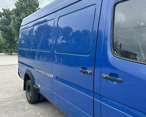 Синий Мерседес Sprinter, объемом двигателя 2.87 л и пробегом 550 тыс. км за 10200 $, фото 6 на Automoto.ua