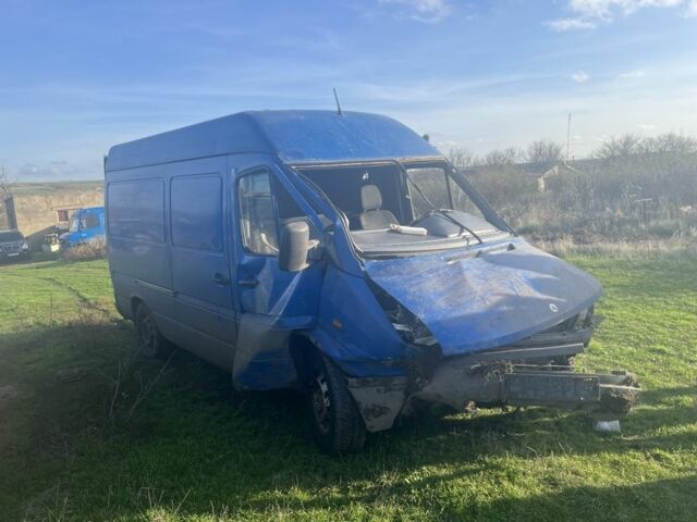 Синий Мерседес Sprinter, объемом двигателя 2.1 л и пробегом 450 тыс. км за 2000 $, фото 1 на Automoto.ua