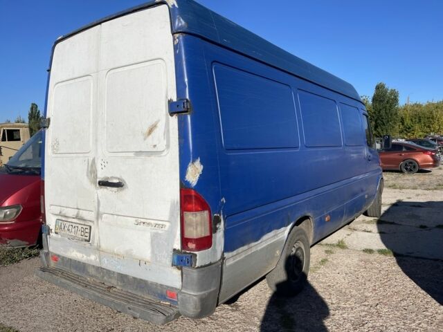 Синий Мерседес Sprinter, объемом двигателя 2.2 л и пробегом 500 тыс. км за 3000 $, фото 4 на Automoto.ua