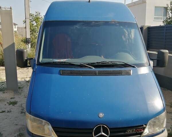 Синий Мерседес Sprinter, объемом двигателя 2.1 л и пробегом 420 тыс. км за 7000 $, фото 7 на Automoto.ua