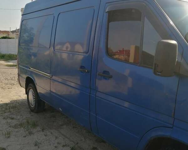 Синий Мерседес Sprinter, объемом двигателя 2.1 л и пробегом 420 тыс. км за 7000 $, фото 5 на Automoto.ua
