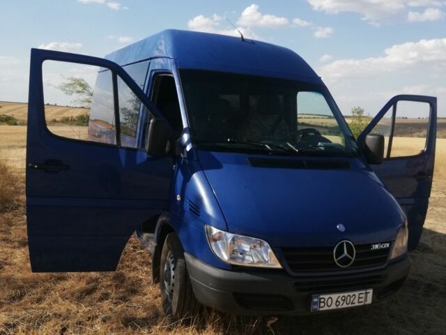 Синий Мерседес Sprinter, объемом двигателя 2.7 л и пробегом 381 тыс. км за 8200 $, фото 2 на Automoto.ua