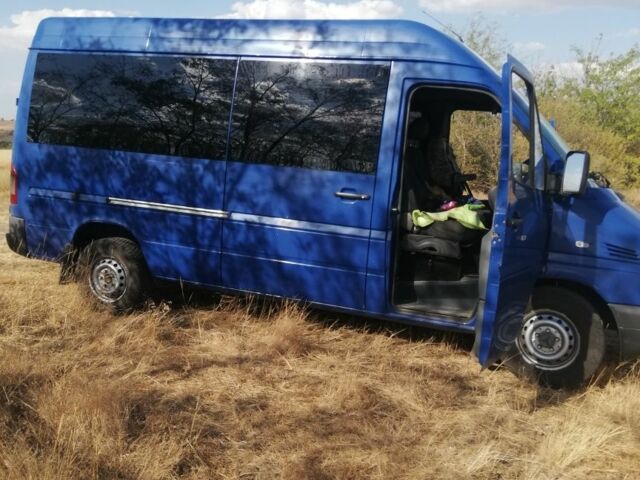 Синий Мерседес Sprinter, объемом двигателя 2.7 л и пробегом 381 тыс. км за 8200 $, фото 1 на Automoto.ua