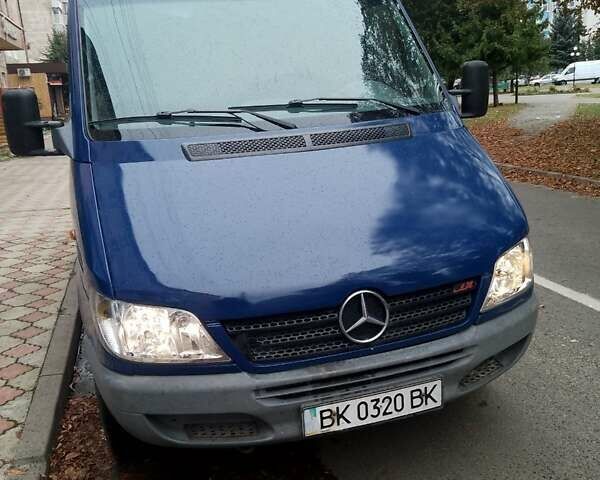 Синій Мерседес Sprinter, об'ємом двигуна 2.1 л та пробігом 555 тис. км за 7100 $, фото 1 на Automoto.ua