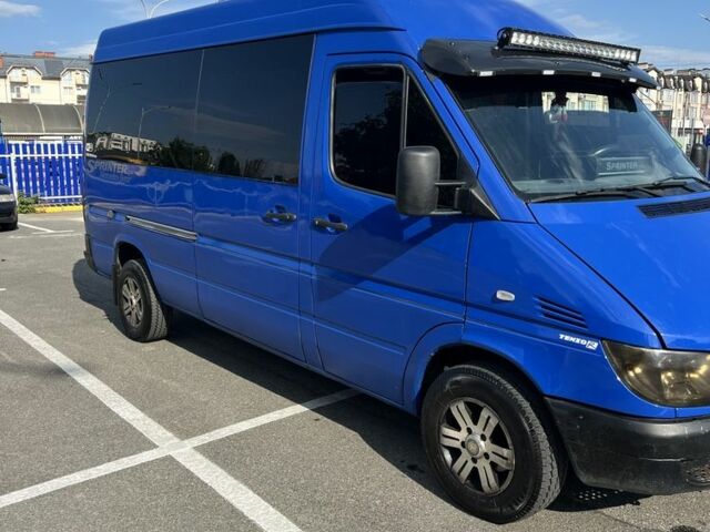 Синий Мерседес Sprinter, объемом двигателя 2.7 л и пробегом 530 тыс. км за 7500 $, фото 2 на Automoto.ua