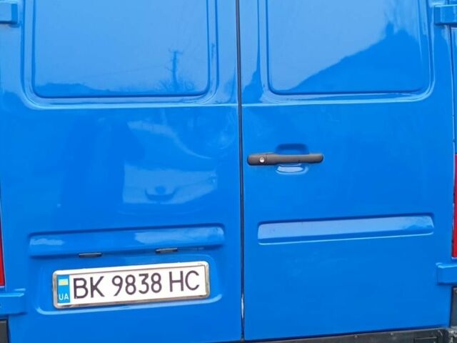 Синій Мерседес Sprinter, об'ємом двигуна 2.7 л та пробігом 318 тис. км за 10000 $, фото 1 на Automoto.ua