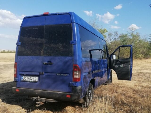 Синий Мерседес Sprinter, объемом двигателя 2.7 л и пробегом 381 тыс. км за 8200 $, фото 3 на Automoto.ua