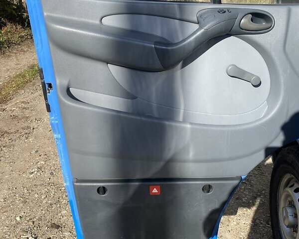 Синій Мерседес Sprinter, об'ємом двигуна 2.15 л та пробігом 244 тис. км за 8888 $, фото 11 на Automoto.ua