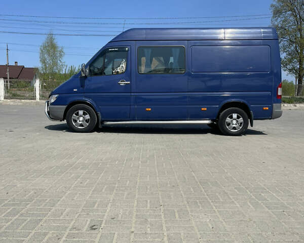 Синий Мерседес Sprinter, объемом двигателя 2.7 л и пробегом 715 тыс. км за 9500 $, фото 3 на Automoto.ua