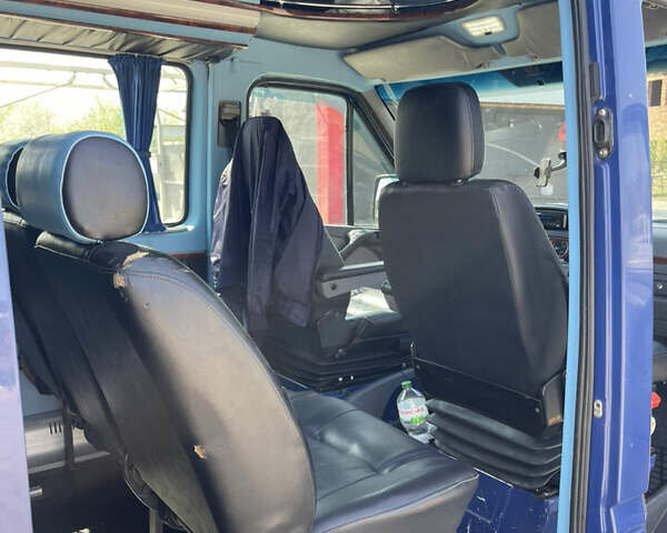 Синий Мерседес Sprinter, объемом двигателя 2.7 л и пробегом 715 тыс. км за 9500 $, фото 10 на Automoto.ua