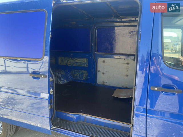 Синій Мерседес Sprinter, об'ємом двигуна 2.7 л та пробігом 413 тис. км за 13000 $, фото 20 на Automoto.ua