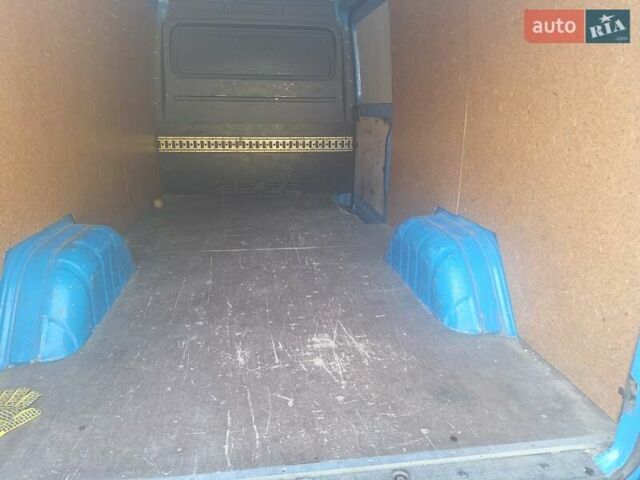 Синий Мерседес Sprinter, объемом двигателя 2.2 л и пробегом 327 тыс. км за 9000 $, фото 5 на Automoto.ua