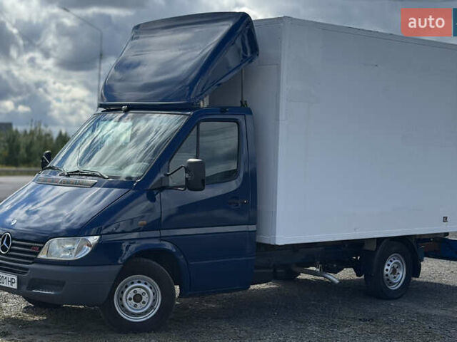 Синий Мерседес Sprinter, объемом двигателя 2.2 л и пробегом 300 тыс. км за 11900 $, фото 3 на Automoto.ua