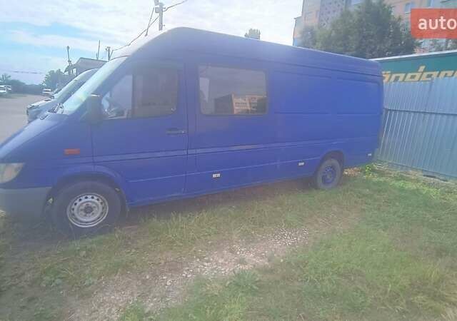 Синий Мерседес Sprinter, объемом двигателя 2.15 л и пробегом 802 тыс. км за 7800 $, фото 2 на Automoto.ua