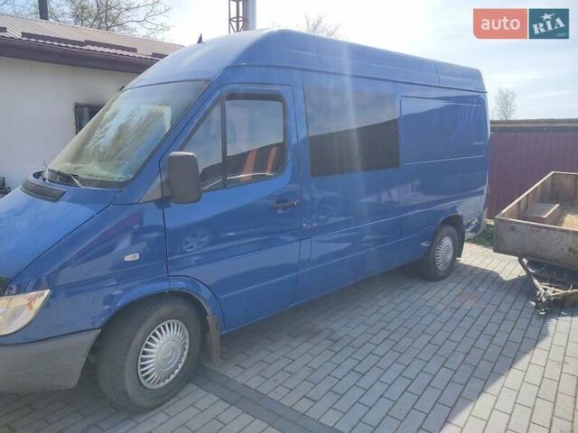 Синий Мерседес Sprinter, объемом двигателя 2.69 л и пробегом 477 тыс. км за 9200 $, фото 4 на Automoto.ua