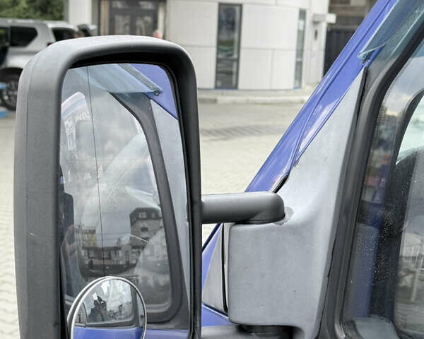 Синий Мерседес Sprinter, объемом двигателя 2.2 л и пробегом 811 тыс. км за 7999 $, фото 3 на Automoto.ua