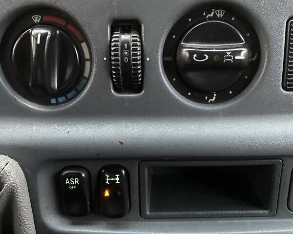 Синій Мерседес Sprinter, об'ємом двигуна 2.15 л та пробігом 244 тис. км за 8888 $, фото 14 на Automoto.ua