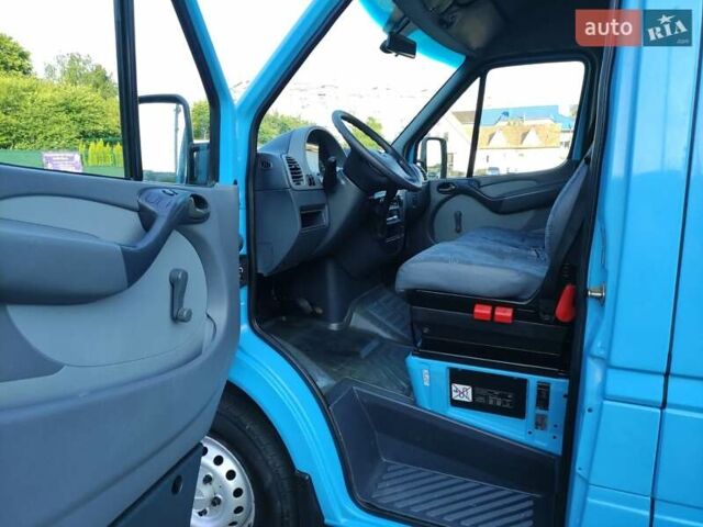 Синий Мерседес Sprinter, объемом двигателя 0 л и пробегом 227 тыс. км за 18700 $, фото 11 на Automoto.ua