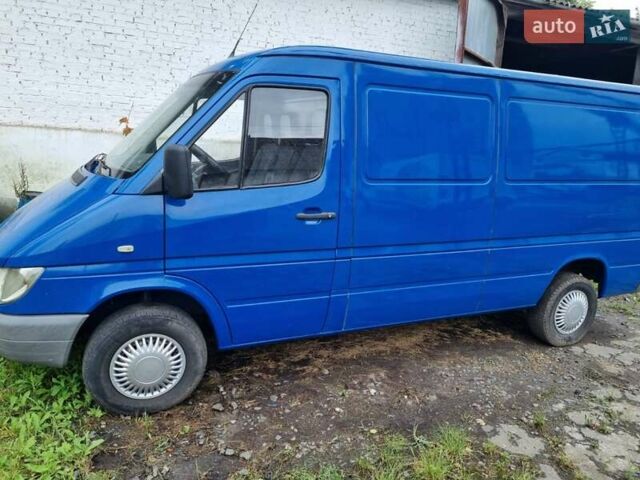 Синий Мерседес Sprinter, объемом двигателя 2.2 л и пробегом 740 тыс. км за 9000 $, фото 3 на Automoto.ua