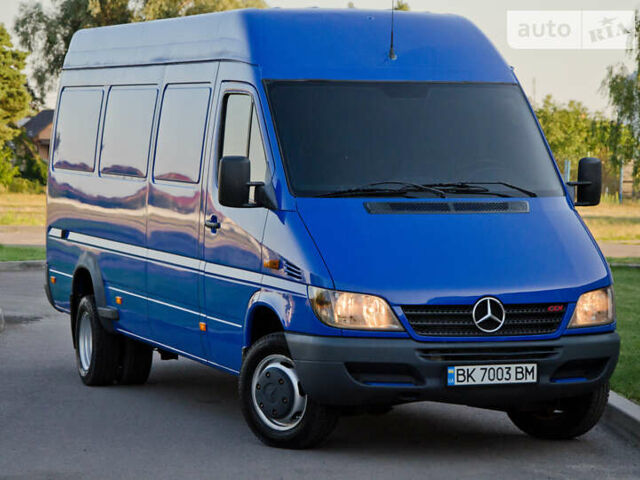 Синий Мерседес Sprinter, объемом двигателя 2.2 л и пробегом 300 тыс. км за 12800 $, фото 6 на Automoto.ua
