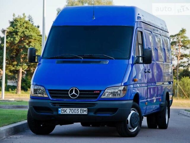 Синий Мерседес Sprinter, объемом двигателя 2.2 л и пробегом 300 тыс. км за 12800 $, фото 5 на Automoto.ua