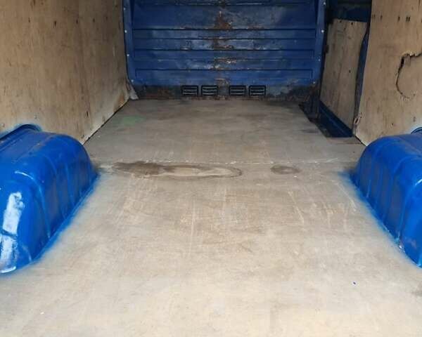 Синий Мерседес Sprinter, объемом двигателя 2.2 л и пробегом 740 тыс. км за 9000 $, фото 2 на Automoto.ua