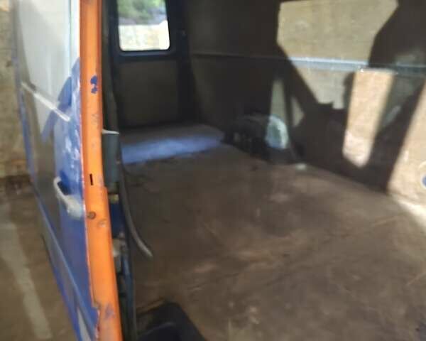 Синий Мерседес Sprinter, объемом двигателя 2.15 л и пробегом 350 тыс. км за 8500 $, фото 7 на Automoto.ua