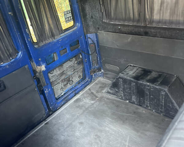 Синій Мерседес Sprinter, об'ємом двигуна 2.15 л та пробігом 805 тис. км за 6000 $, фото 29 на Automoto.ua