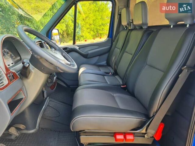Синий Мерседес Sprinter, объемом двигателя 2.7 л и пробегом 290 тыс. км за 14000 $, фото 5 на Automoto.ua