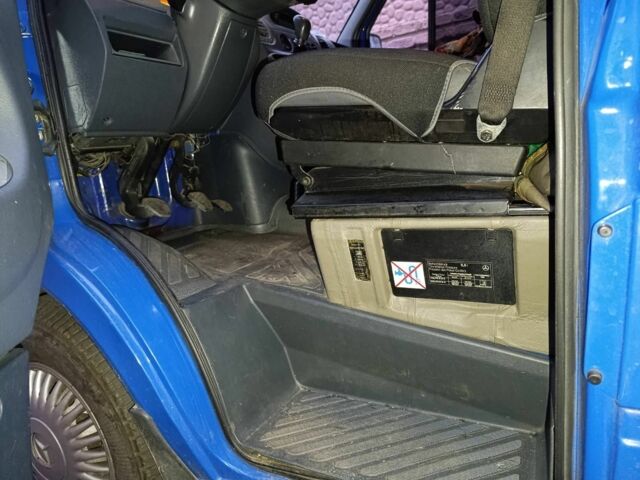 Синій Мерседес Sprinter, об'ємом двигуна 2.2 л та пробігом 320 тис. км за 10000 $, фото 7 на Automoto.ua