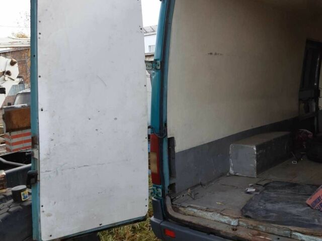 Синий Мерседес Sprinter, объемом двигателя 2.1 л и пробегом 200 тыс. км за 6500 $, фото 6 на Automoto.ua