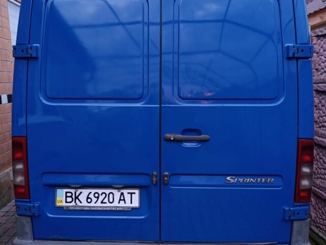 Синій Мерседес Sprinter, об'ємом двигуна 2.2 л та пробігом 320 тис. км за 10000 $, фото 1 на Automoto.ua