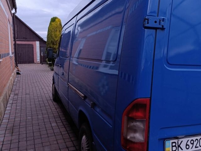 Синій Мерседес Sprinter, об'ємом двигуна 2.2 л та пробігом 320 тис. км за 10000 $, фото 2 на Automoto.ua