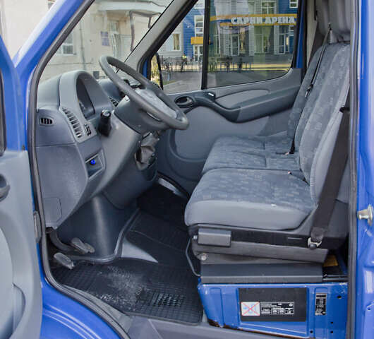 Синий Мерседес Sprinter, объемом двигателя 2.2 л и пробегом 300 тыс. км за 12800 $, фото 27 на Automoto.ua