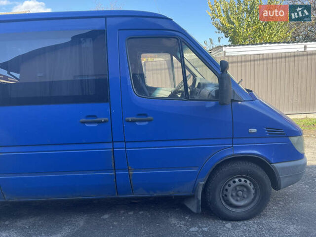 Синій Мерседес Sprinter, об'ємом двигуна 2.15 л та пробігом 805 тис. км за 6000 $, фото 3 на Automoto.ua