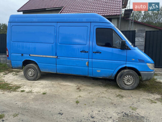 Синій Мерседес Sprinter, об'ємом двигуна 2.2 л та пробігом 670 тис. км за 5800 $, фото 2 на Automoto.ua