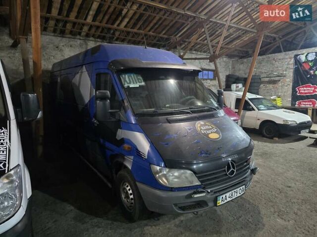 Синий Мерседес Sprinter, объемом двигателя 2.15 л и пробегом 350 тыс. км за 8500 $, фото 2 на Automoto.ua