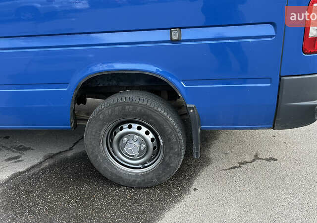 Синій Мерседес Sprinter, об'ємом двигуна 2.15 л та пробігом 430 тис. км за 13000 $, фото 29 на Automoto.ua