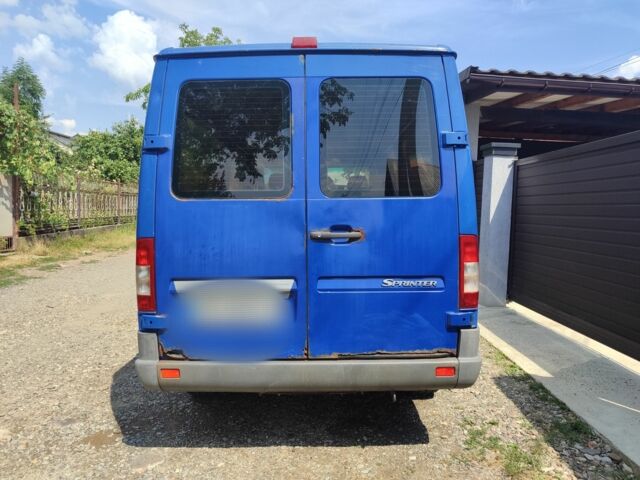 Синий Мерседес Sprinter, объемом двигателя 0 л и пробегом 375 тыс. км за 5000 $, фото 2 на Automoto.ua