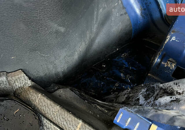 Синій Мерседес Sprinter, об'ємом двигуна 2.15 л та пробігом 430 тис. км за 13000 $, фото 18 на Automoto.ua