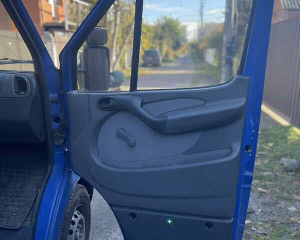 Синій Мерседес Sprinter, об'ємом двигуна 2.15 л та пробігом 805 тис. км за 6000 $, фото 22 на Automoto.ua