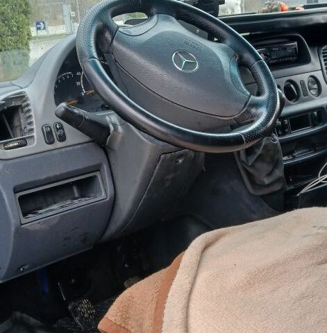 Синій Мерседес Sprinter, об'ємом двигуна 2.2 л та пробігом 300 тис. км за 7000 $, фото 6 на Automoto.ua
