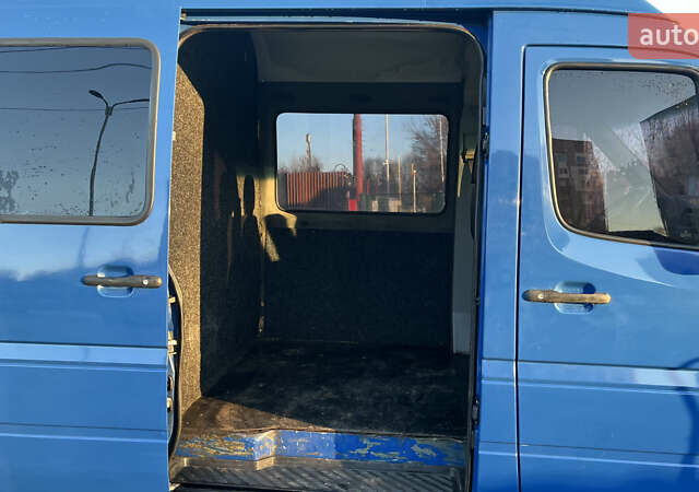 Синій Мерседес Sprinter, об'ємом двигуна 2.15 л та пробігом 430 тис. км за 13000 $, фото 11 на Automoto.ua