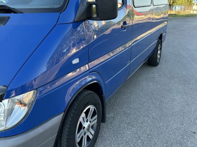 Синий Мерседес Sprinter, объемом двигателя 2.7 л и пробегом 586 тыс. км за 8000 $, фото 2 на Automoto.ua