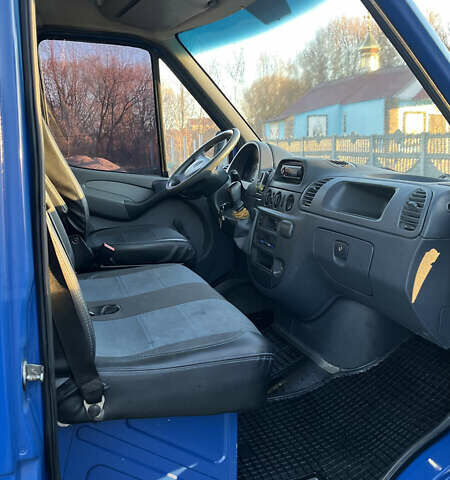 Синій Мерседес Sprinter, об'ємом двигуна 2.15 л та пробігом 430 тис. км за 13000 $, фото 14 на Automoto.ua