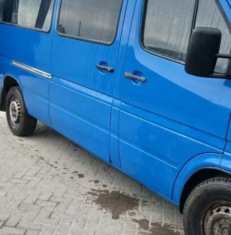 Синій Мерседес Sprinter, об'ємом двигуна 2.2 л та пробігом 300 тис. км за 7000 $, фото 4 на Automoto.ua