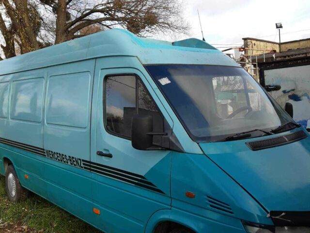 Синий Мерседес Sprinter, объемом двигателя 2.1 л и пробегом 200 тыс. км за 6500 $, фото 2 на Automoto.ua