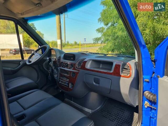 Синий Мерседес Sprinter, объемом двигателя 2.7 л и пробегом 290 тыс. км за 14000 $, фото 7 на Automoto.ua